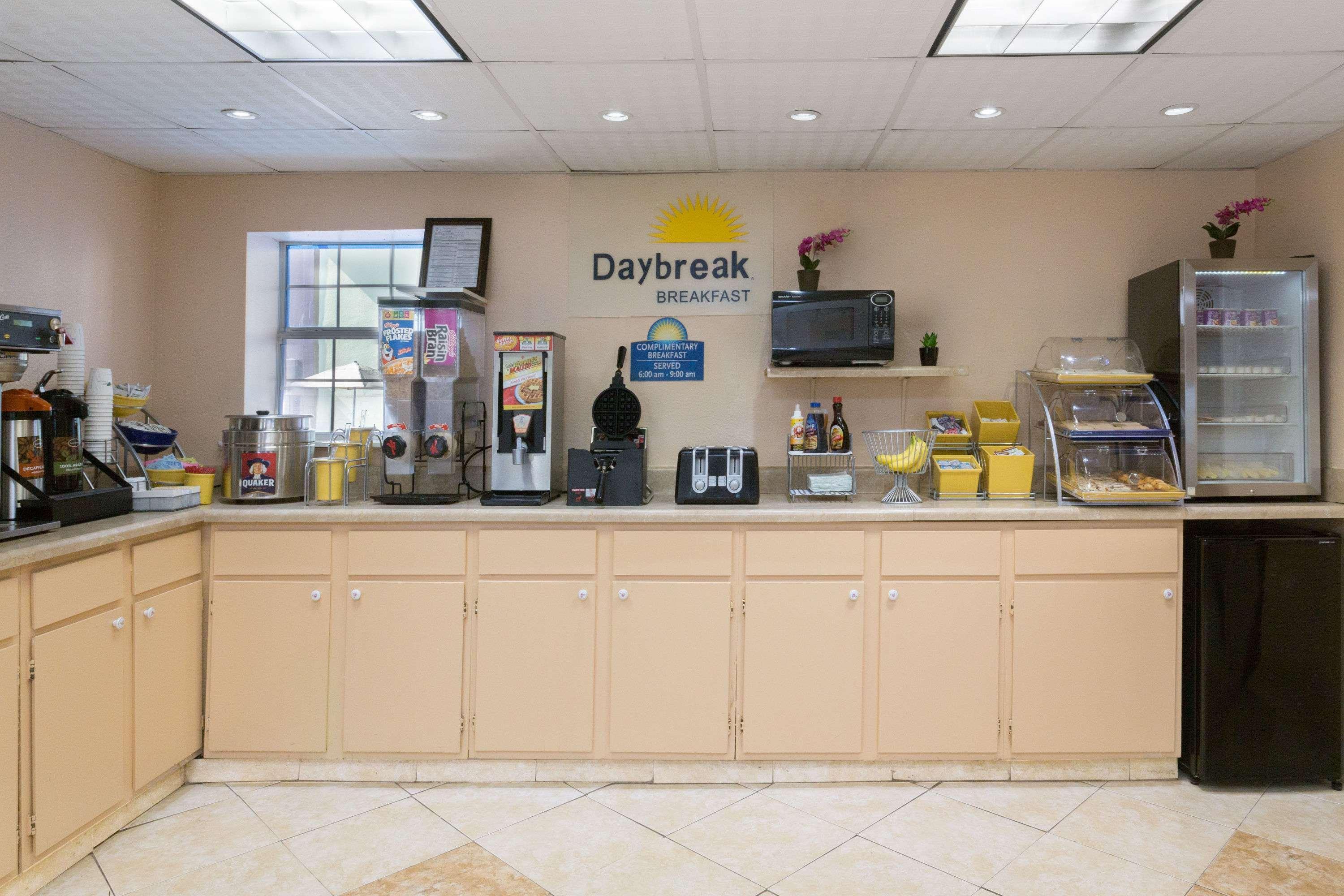 Days Inn By Wyndham Waycross Zewnętrze zdjęcie